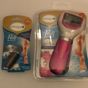 NWT.... pedi perfect kit and 2 extra rollers